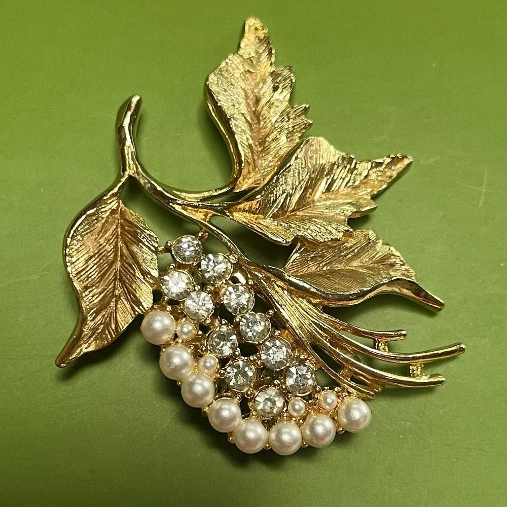 Vintage Gerry's Grapes & Leaves Brooch 1960s Rhinestone Goldtone Pin